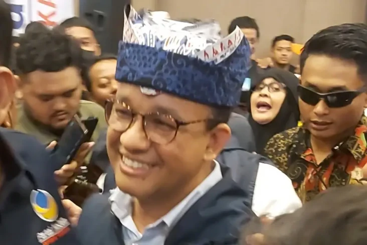 Temui Relawan di Surabaya,...