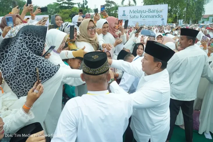 Prabowo Dampingi Jokowi...