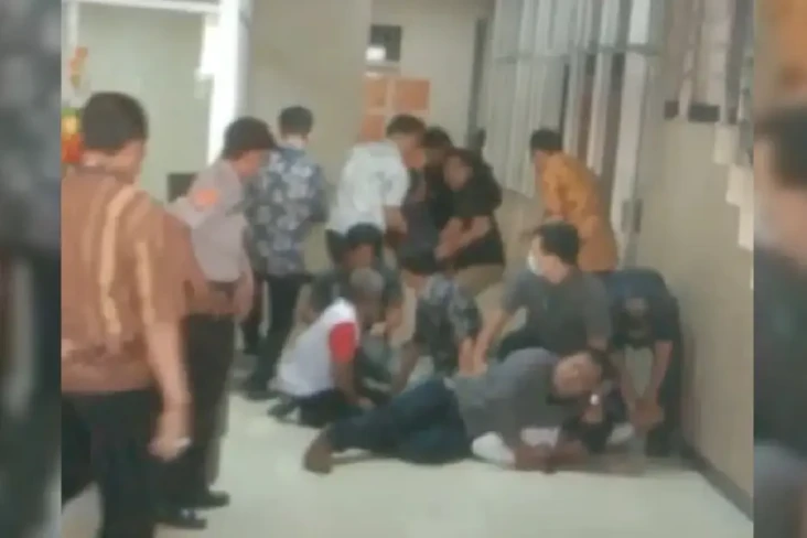 Mencekam! Perampok Satroni...