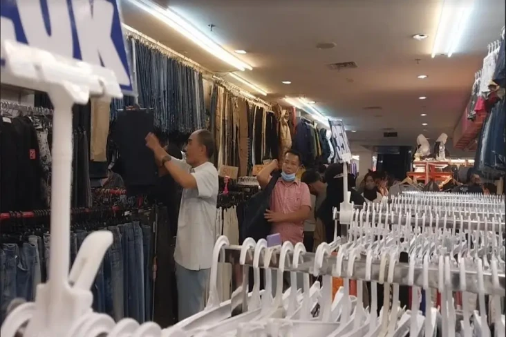 Pasar Legendaris Pakaian...