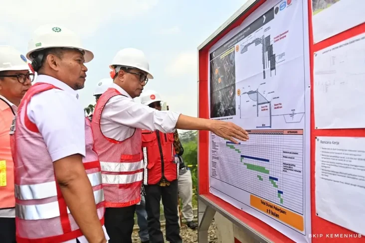 Tinjau Jalur KA Bogor-Sukabumi...