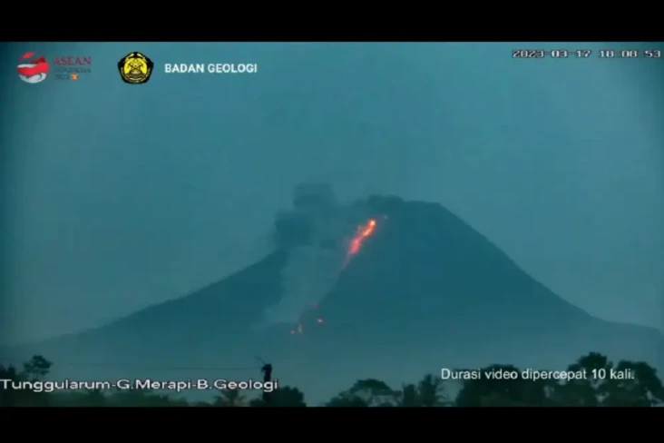 Jumat Malam, Gunung...