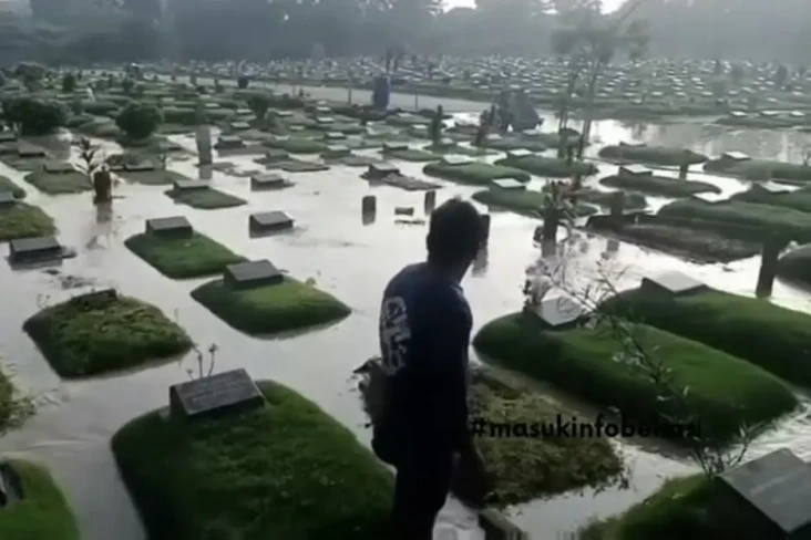 Kali Cikeas Meluap,...