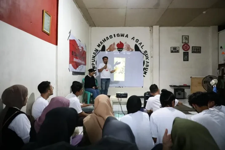 Belajar dari Gandhi,...