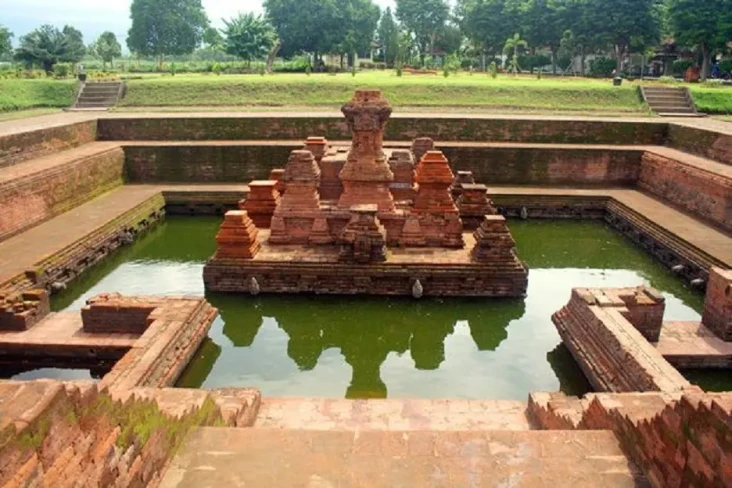 Sejarah Candi Tikus,...