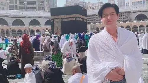 4 Kisah Mualaf Artis...