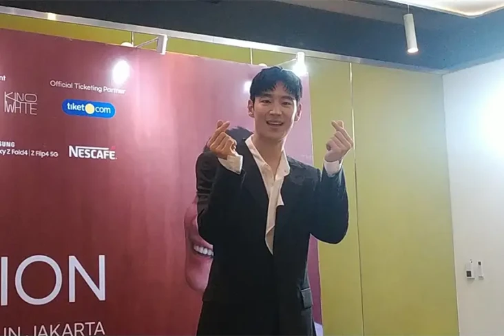 Lee Je Hoon Pertama...