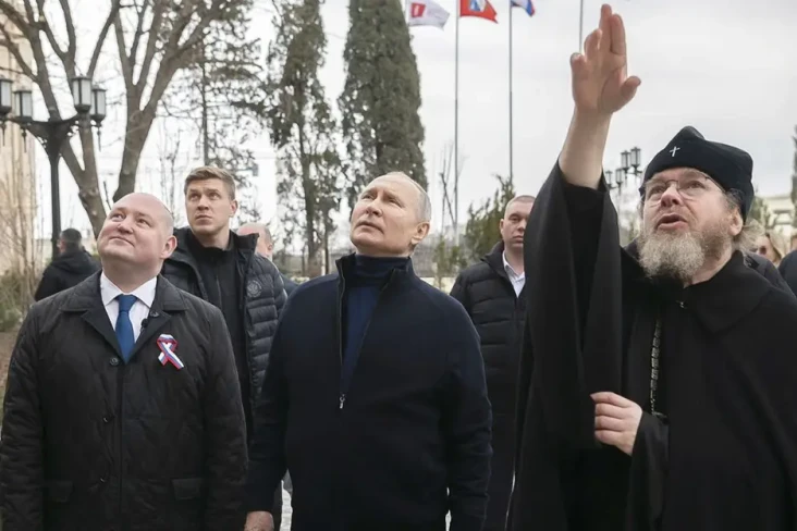 Mendadak Sambangi Donbass,...