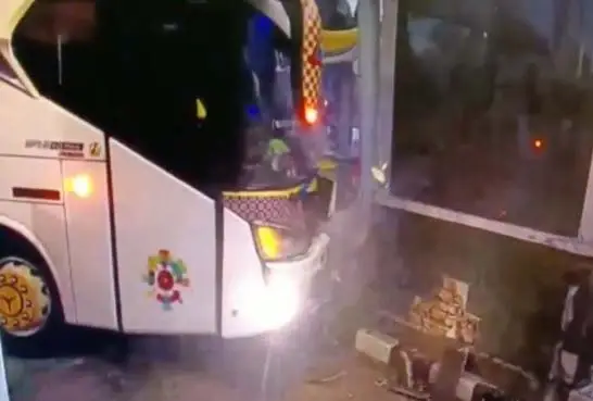 Diduga Rem Blong, Bus...