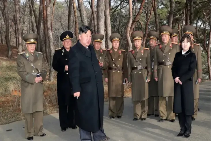 Kim Jong-un Pimpin Latihan...