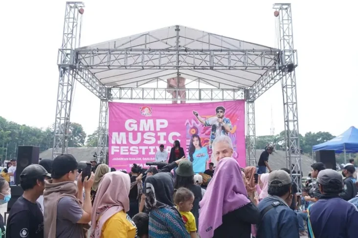 Ribuan Anak Muda Larut...