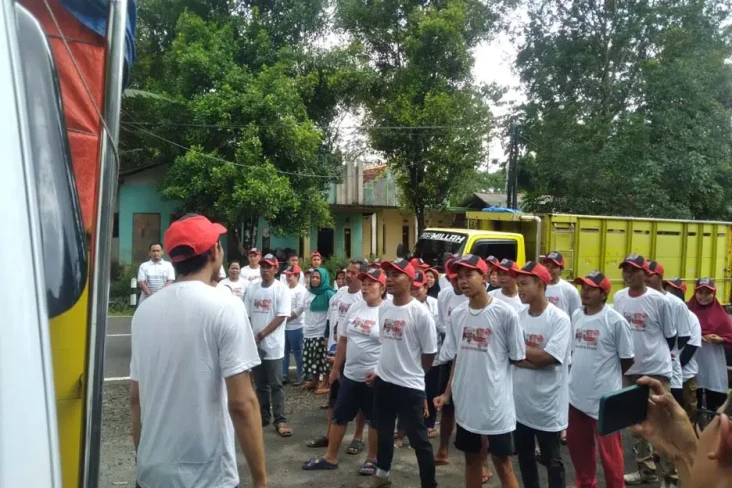 Komunitas Sopir Truk...
