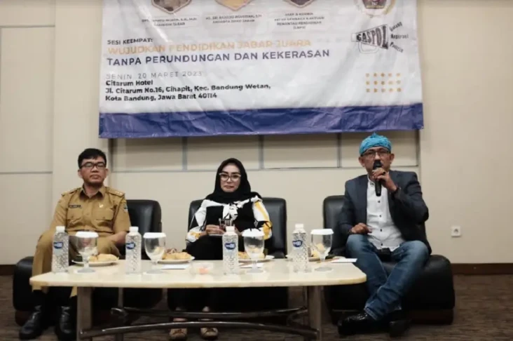 Disdik Jabar Terima...