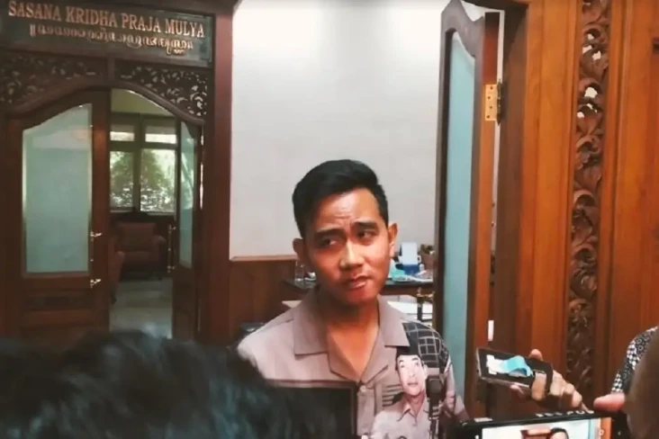 Gibran Larang Warganya...