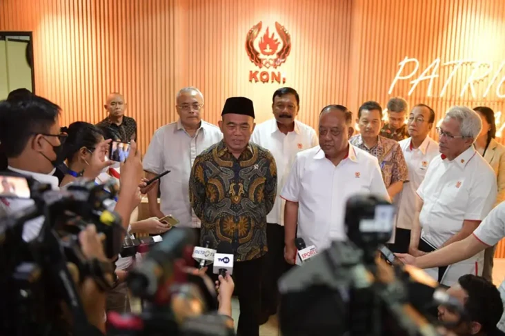 Plt Menpora Respons...
