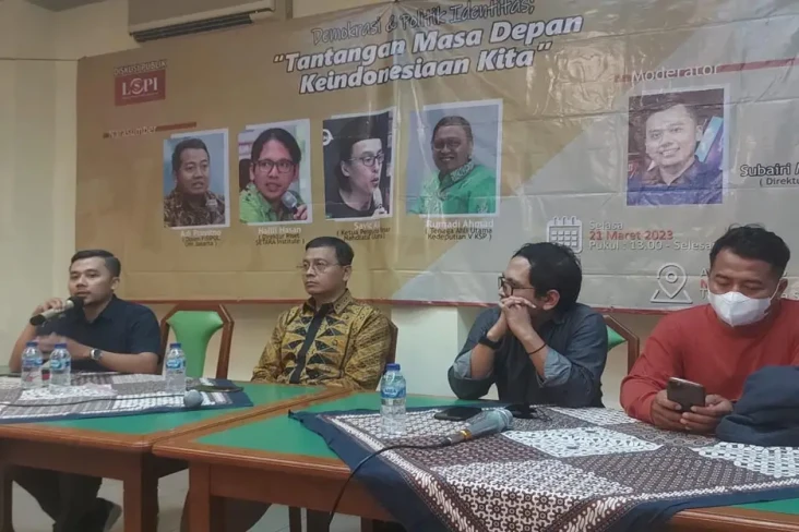 Politik Identitas Dinilai...