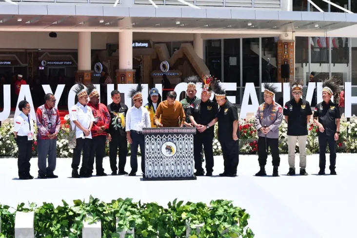 Diresmikan Jokowi, Gedung...