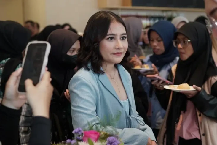 Dijodohkan Warganet,...