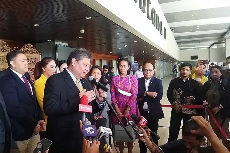 Perppu Cipta Kerja Disahkan...
