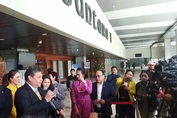 Tiga Bank AS Tumbang,...