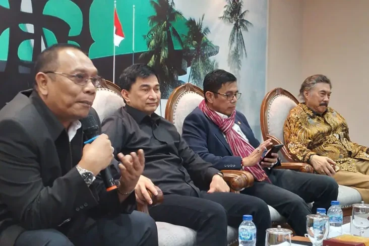 Forum Legislatif, Komisi...