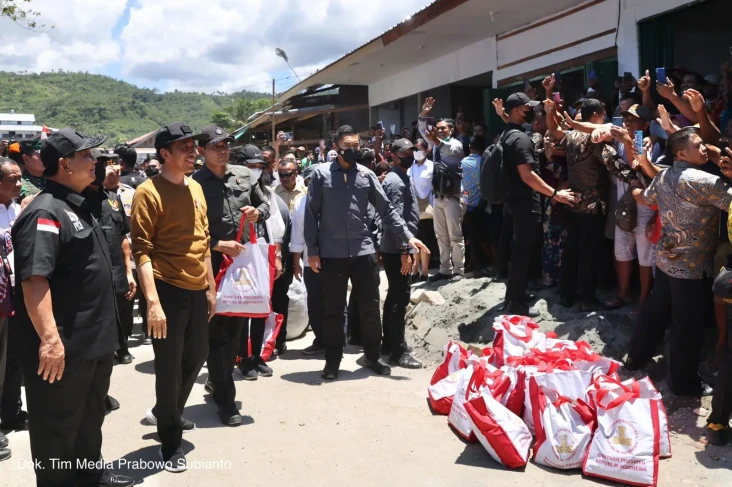 Dampingi Jokowi Sapa...