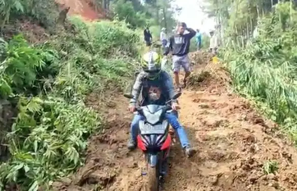 Pengendara di Jalur...