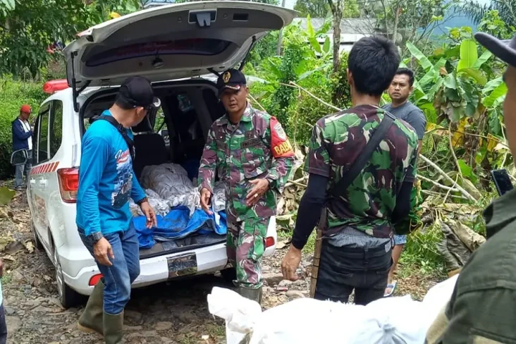 Bencana Tanah Gerak,...