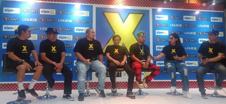 Band Tipe-X Kompak Senang...