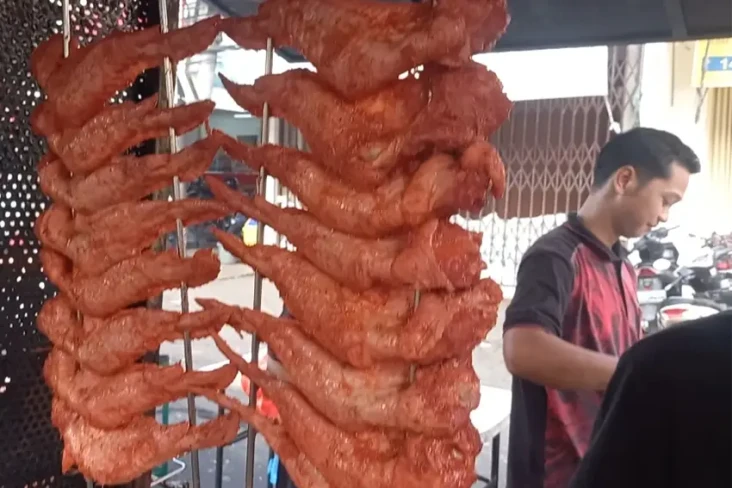 Mencicipi Beragam Kuliner...