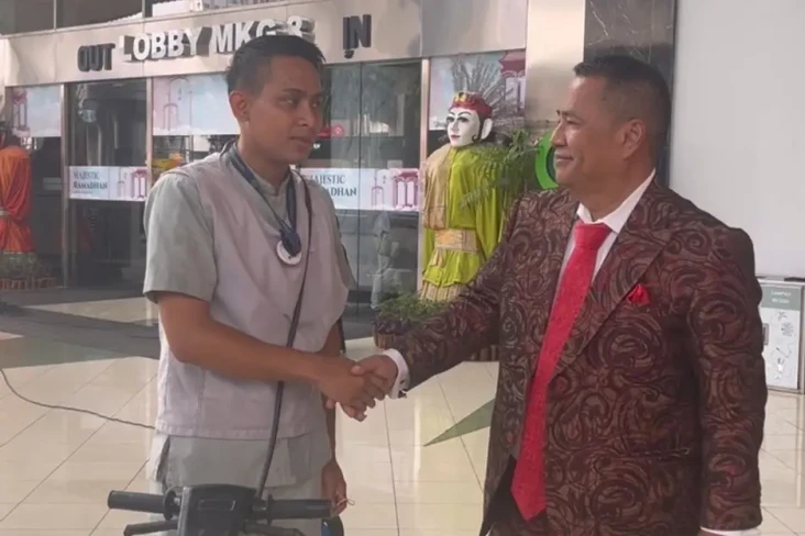 Kembalikan Dompet Hotman...