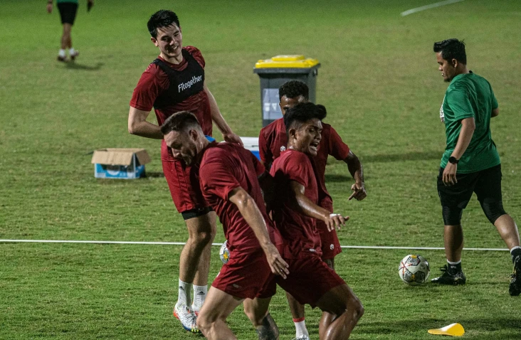 Elkan Baggott Senang...