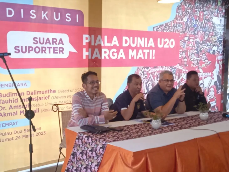 Suporter Indonesia Dukung...