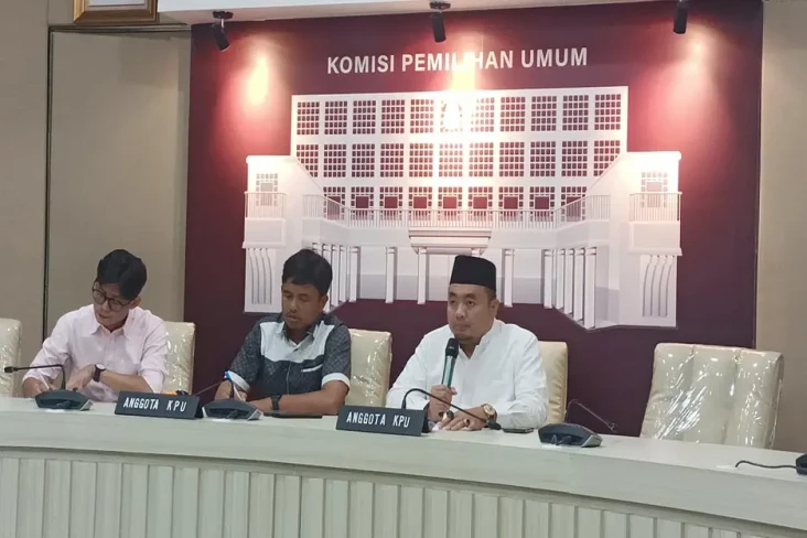 April Pekan Ketiga,...