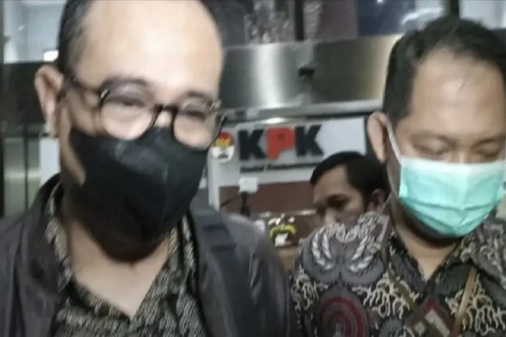 Angelina Prasasya juga...