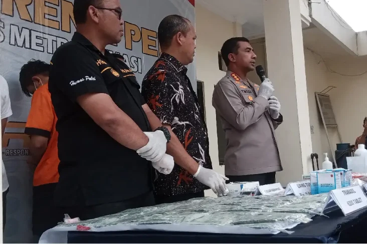 Polres Metro Bekasi...