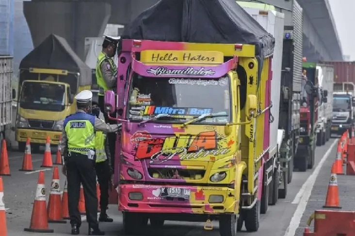 Menhub Jelaskan Truk...
