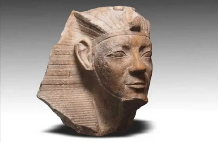 Sphinx Berkepala Firaun...