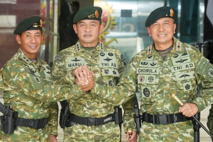 Pangkostrad Letjen Maruli...