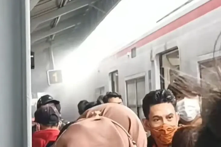 Heboh Asap dari KRL...