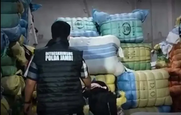 Gudang Baju Bekas Impor...