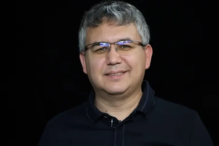 Rusia Masukkan Eks Penulis...