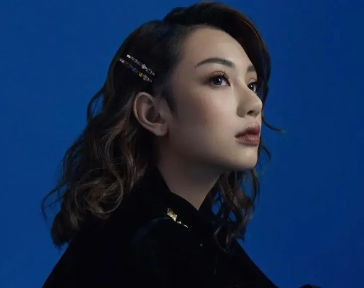 Rilis Single Bulan Penuh,...