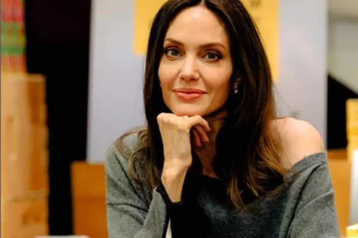 Angelina Jolie Keciduk...