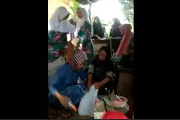 Emak-emak Jemaah Pengajian...