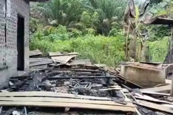Rumah Tersangka Pembunuhan...