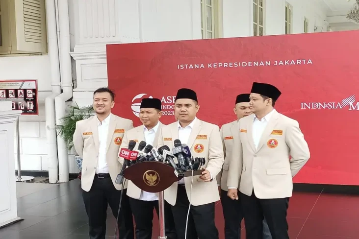 Silaturahmi di Istana,...