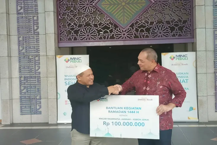 Terima Bantuan Rp100...