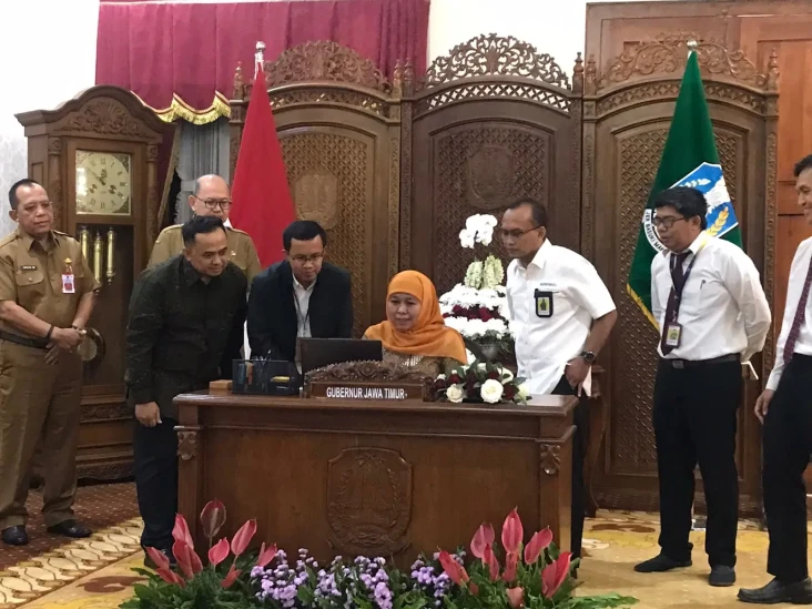 Gubernur Khofifah Ajak...