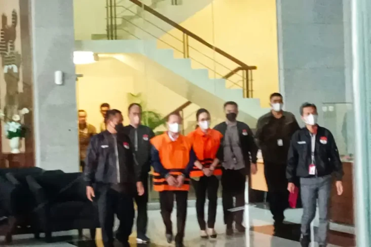 Jadi Tersangka KPK,...